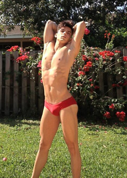 fancymen:  hotguypics:  @JonnPastorr #OfficialHotGuy