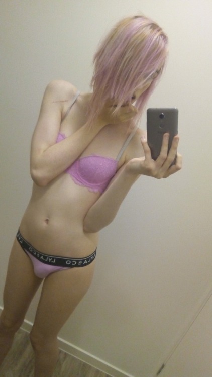 1m-tr4n5:Dyed my hair pink, but I SUUUUUPER didn’t do a good job and gotta do a second coat!!