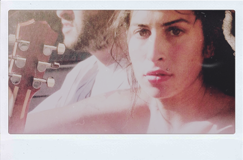 vertisse:  Amy Winehouse: rare pictures in polaroids 