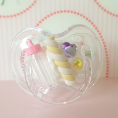pottycakes:  I made some new Deco Pacifiers!! head over to Etsy.com/shop/PottyCakesPottyCakes to pick one up :3