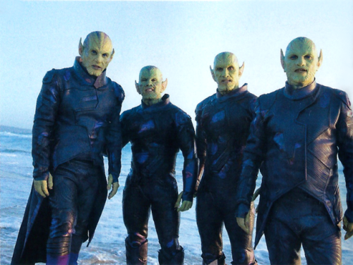 benmendo:look at the skrull squad posing adorably at the beach