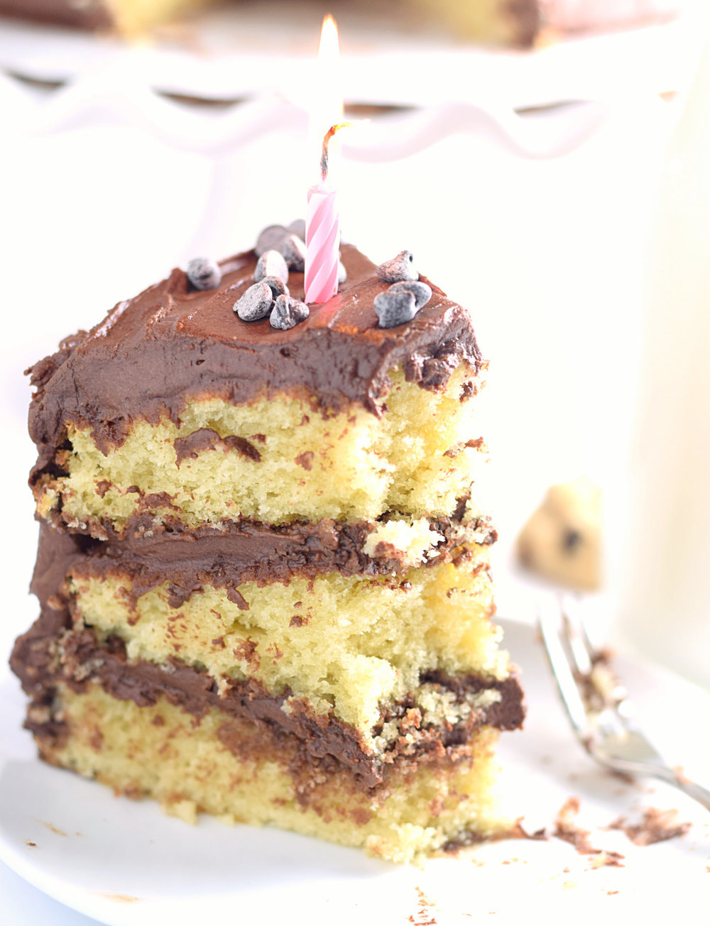 sweetoothgirl:    YELLOW LAYER CAKE WITH CHOCOLATE BUTTERCREAM FROSTING 