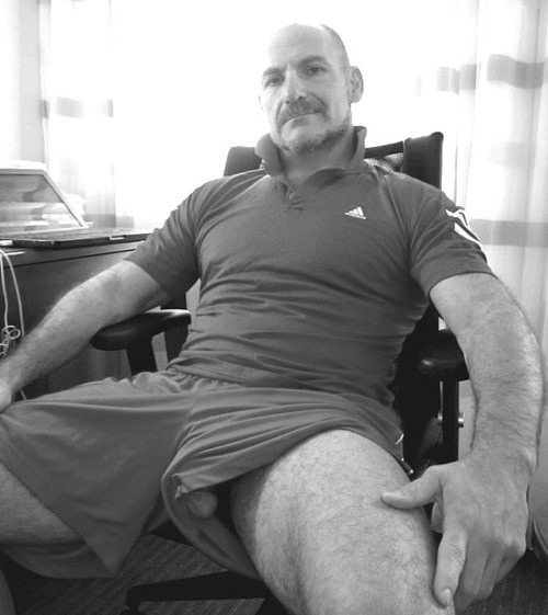 freeballinglbc:  Submit your pics! kik: FreeballingLBC Email: FreeballingLBC@gmil.com