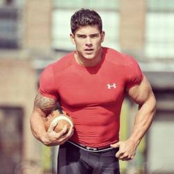 hotjockpics:  londonboy45:  I’d tackle