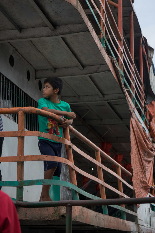 Desde el puerto de Yurimaguas, esperando zarpar hacia Iquitos, Perú.Abril 2019. instagram / v