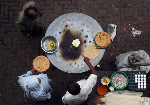 unearthedviews: Lahore, Pakistan: a roadside cook prepares breakfast for customers Arif Ali/AFP/Gett