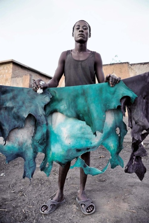 graymatterclothing: Assada / Tannery / Niamey 2009 © Nicola Lo Calzo