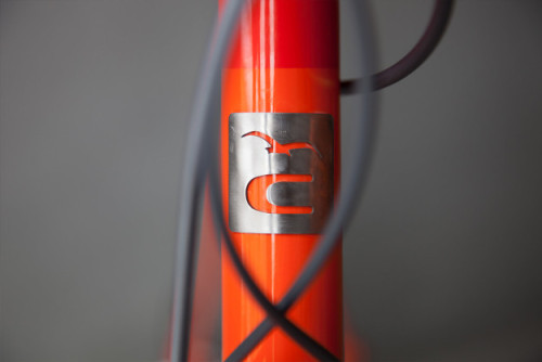 lacletaoficial: bikesandgirlsandmacsandstuff: (via Caletti Cycles Big Orange Road Race Special | C