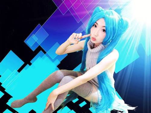 Hatsune Miku - Virgin Killer SweaterCoser - ZuviNyanSource - ...