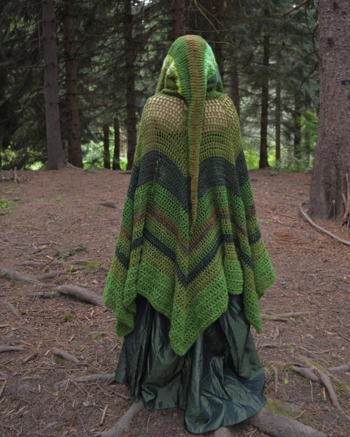 woolybat:witch of the forestCloak: made by me.I do not offer patterns for my designs.#forestfashion 