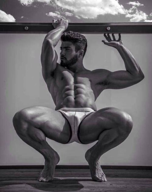 johnmaleco: #strong #muscle #feet
