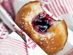 foodffs:  Jelly Doughnuts Really nice recipes. Every hour.