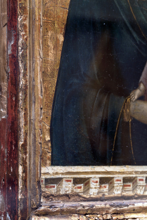 Duccio di Buoninsegna - Madonna and Child (c. 1290). Detail.