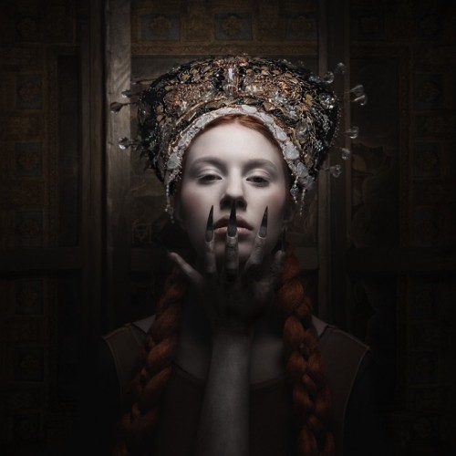 littlelimpstiff14u2: The Stunning Steampunk Gothic Portraits of Sylwia Makris The dramatic lighting 