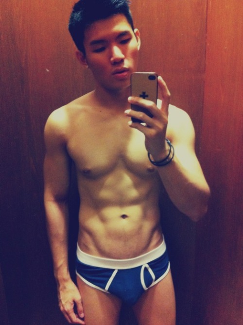 sgprotein: onlysgboys: justshootit: He has a pretty nice package below :p got naked with him befor