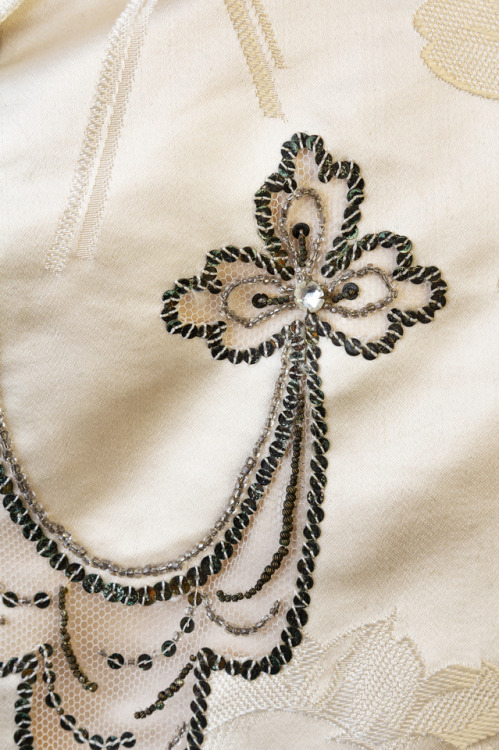 fripperiesandfobs:Worth evening dress, 1896From Leslie Hindman