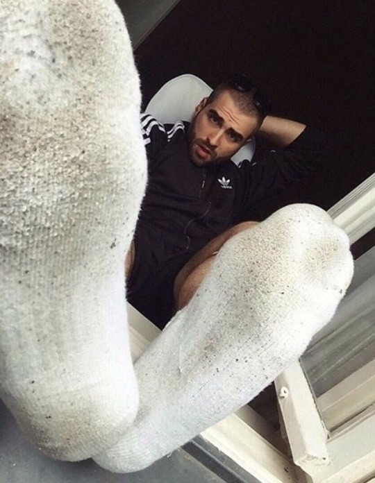 . . Arabianfeetslut . . Pute accro aux PIEDS de REBEUX DOMINANTS