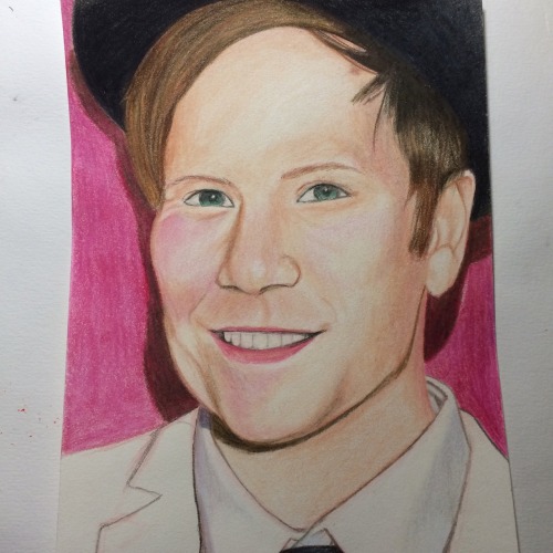 i haven’t done a portrait in so long, i tried doing one with coloured pencils this time so of 