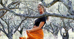 Therealsteevoooo: Rainbowkarolina:  Donna + The Orange Skirt   This Scene Did So