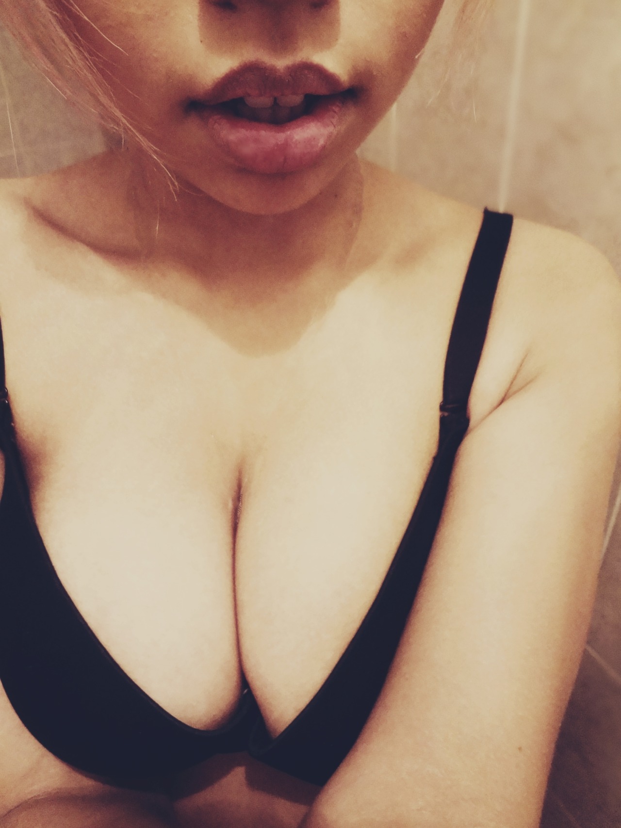 lilxfawns:  Submitted by: eugeniawoodsen  idk why but i love her teeth
