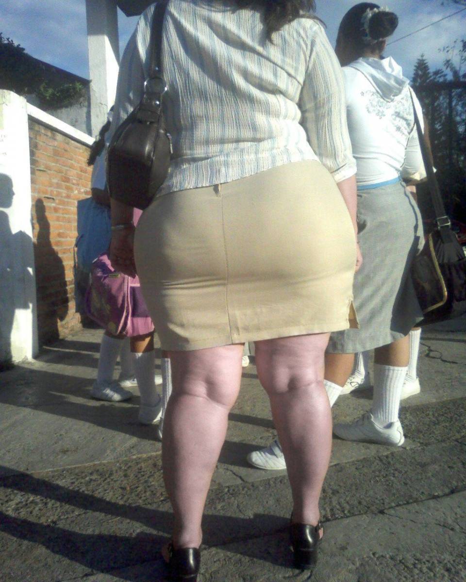 loomis31:  Big Butts in tight skirts…Nice..