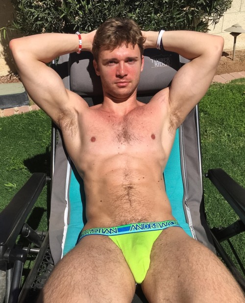 mystraightfriend:  Mystraightfriend.tumblr.com