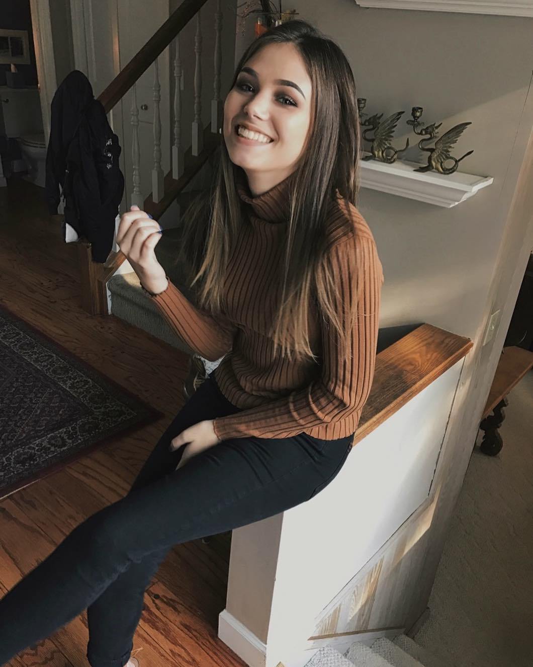 femmesmagnifiquesetsexy:  La mannequin Claire Estabrook