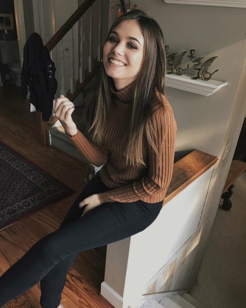 femmesmagnifiquesetsexy: La mannequin Claire Estabrook