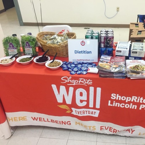Edible Garden SUPERLEAF adding some antioxidant power to Shoprite’s health fair yesterday! #su