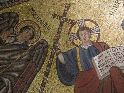 byzantica:Christ and the Archangels, apsis mosaic, basilica of San Michele in Africisco, Ravenna,537
