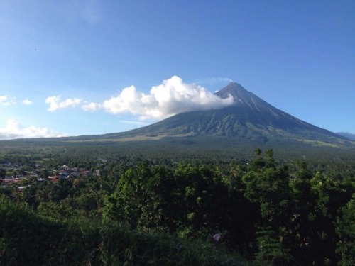 prettybevz:The beauty of Mt. MayonBicol is my mother’s hometown, i remember when i was 5 years old i