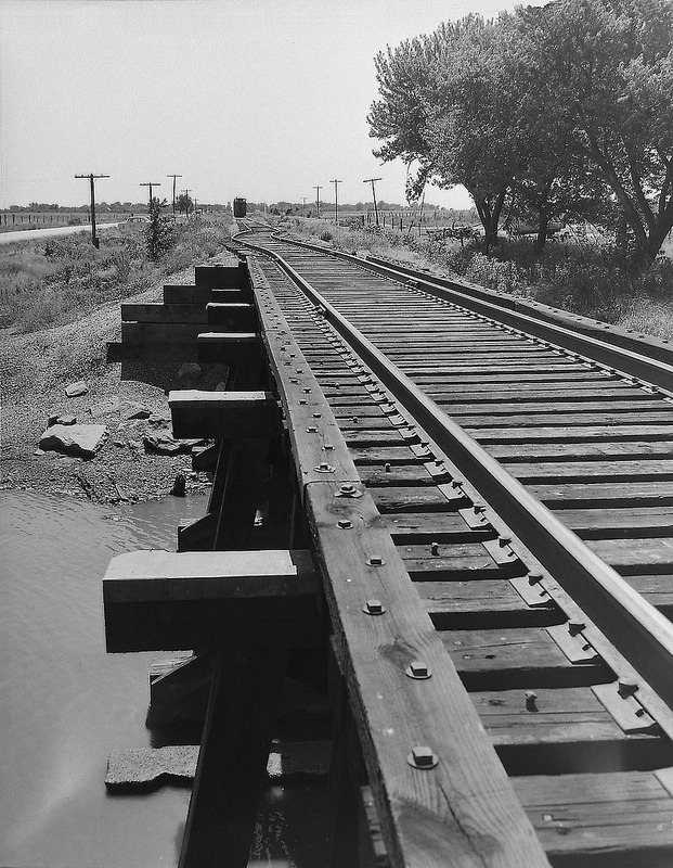 fuckyeahvintage-retro:  Train tracks buckle. Halowell, Kansas (1954)  Beautiful