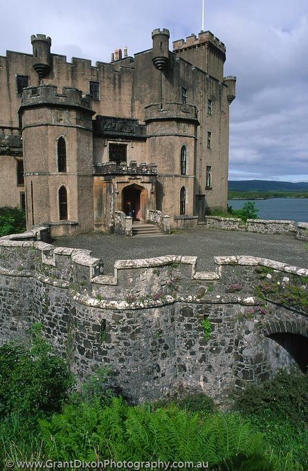 Dunvegan Castle - Isle of Skye - Scotland #travel #beautiful #viajes #vacaciones #vacations #photo #