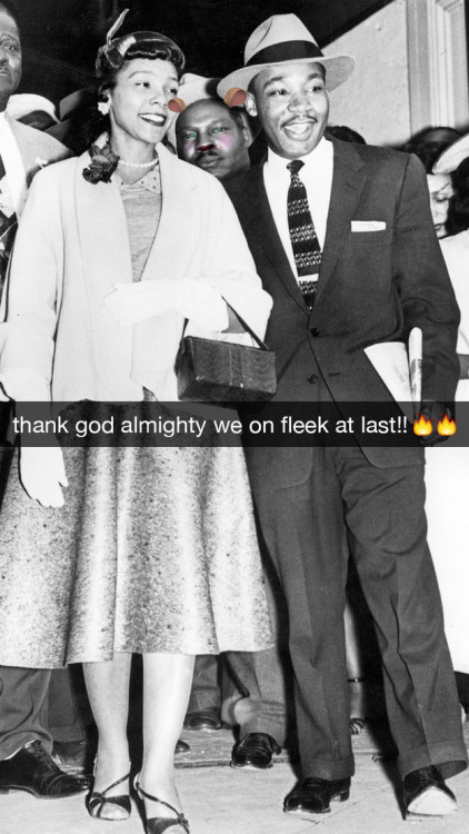 succotashes:  urspottieottie:  the786:  buzzfeedgeeky:  🔑 If Snapchat Had Existed Throughout Black History 🔑  Top 10 corniest things on the Internet  What geek ass nerd made this   beyond corny