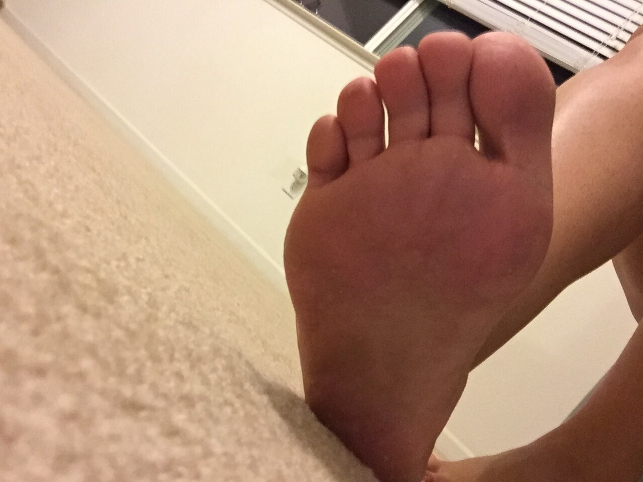 toeheellovers:  I love my feet, makes me want to step all over you losers. I want
