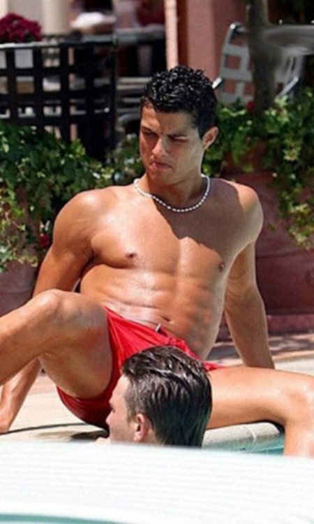 male-and-others-drugs:   Cristiano Ronaldo porn pictures