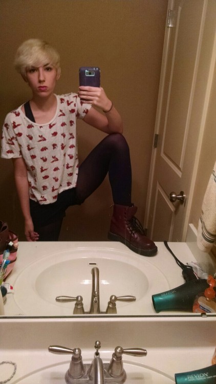 deityfox:  catch me on slither.io playin as blackberry bottom jeans  