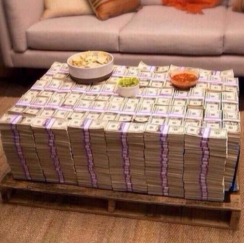 pantsareunwelcome: couldn’t afford a table, please have some dip