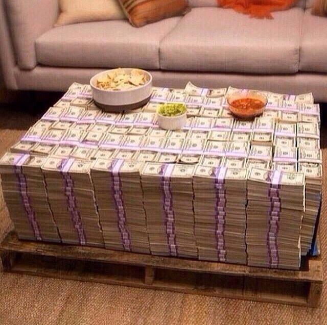 pantsareunwelcome:
“ couldn’t afford a table, please have some dip
”