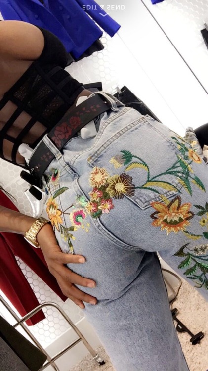 lateefahomale:My lil booty matters