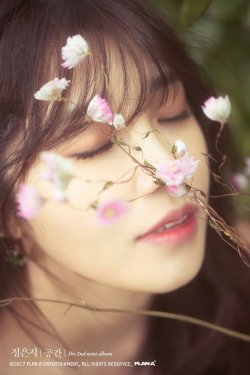 mollayos:  jung eunji 2nd mini album [공간]