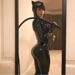 kamikame-cosplay:  Catwoman by Amouranth Kaitlyn Siragusa. You can see her right now at Vidcon!!!