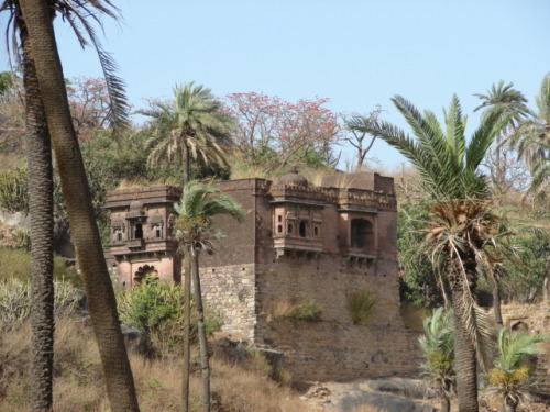 (via From a distance&hellip;, a photo from Rajasthan, West | TrekEarth) Mount Abu, India