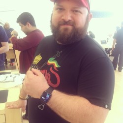 bearmanforever:  acoustickub:  Big thanks to @lewbearva_  for showing me my soon to be new toy. #applewatch (at Apple Store, Clarendon)  So cute! ^^