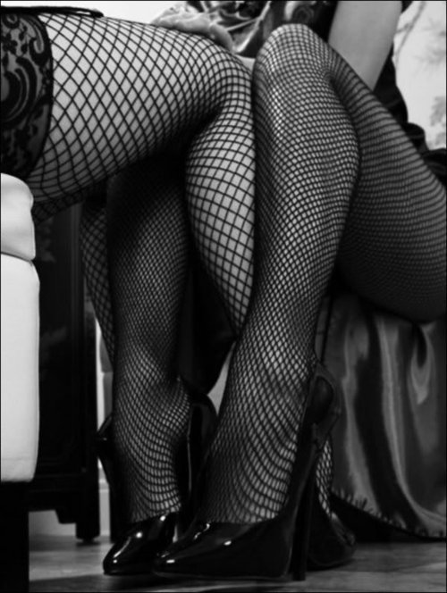 hot-on-heels:  Hot On Heels // http://www.hot-on-heels.com 