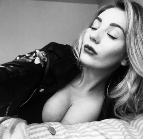 Porn Black and white bliss 😌 by bethanylilyapril photos