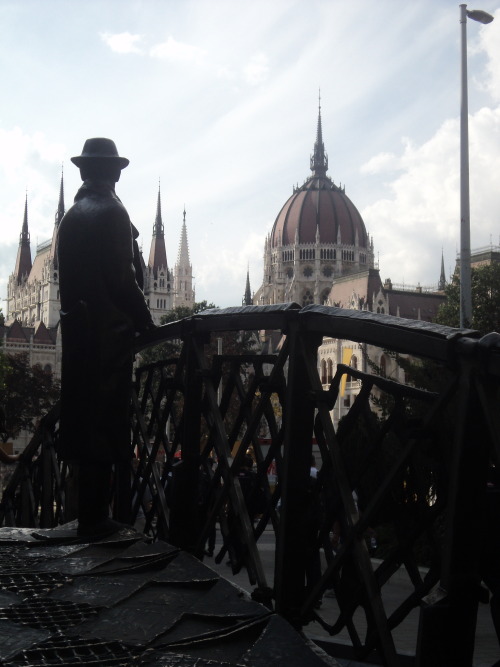 maneuu:  Imre Nagy statue, Budapest, Hungary