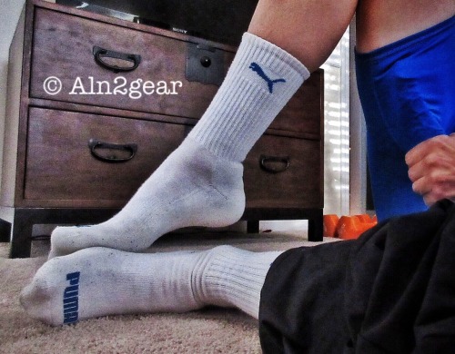aln2gearsws:Received a generous package of assorted socks new to used in the mail today from a fellow tumblr that I have bromance feelings toward! Yer awesome stud! Luv ya buddy! 👊❤️❤️❤️