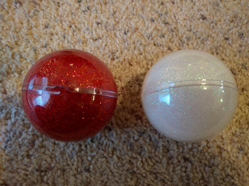 squirtleisthebest: Poké Ball Ornament Tutorial MORE INFORMATION IN THE SOURCE 