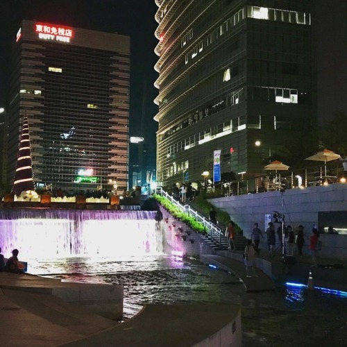 Un soir à Séoul près de Myeongdong&hellip; An evening in Seoul near Myeongd